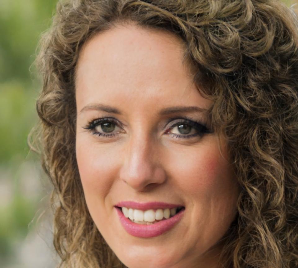Portrait de Sophie Laurent, étudiante consultante en finances personnelles